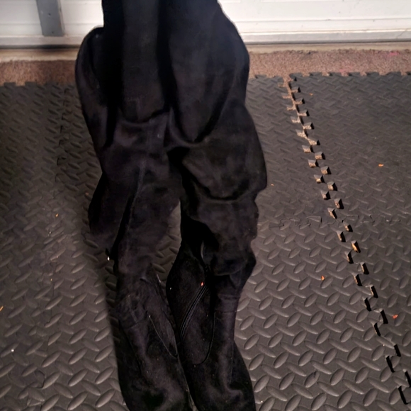 Thigh high slouchy suede boots - Picture 2 of 2